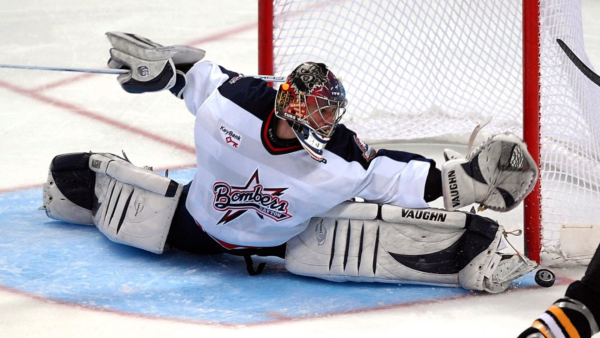 “新都垒球赛：选手拼劲十足，金牌悬念迭起”